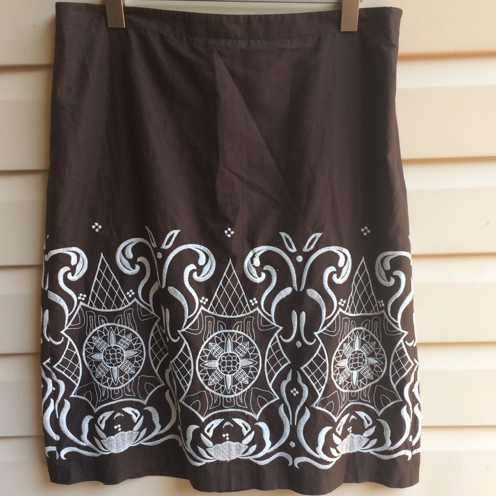 Ann Taylor LOFT Brown With White Embroidery Skirt